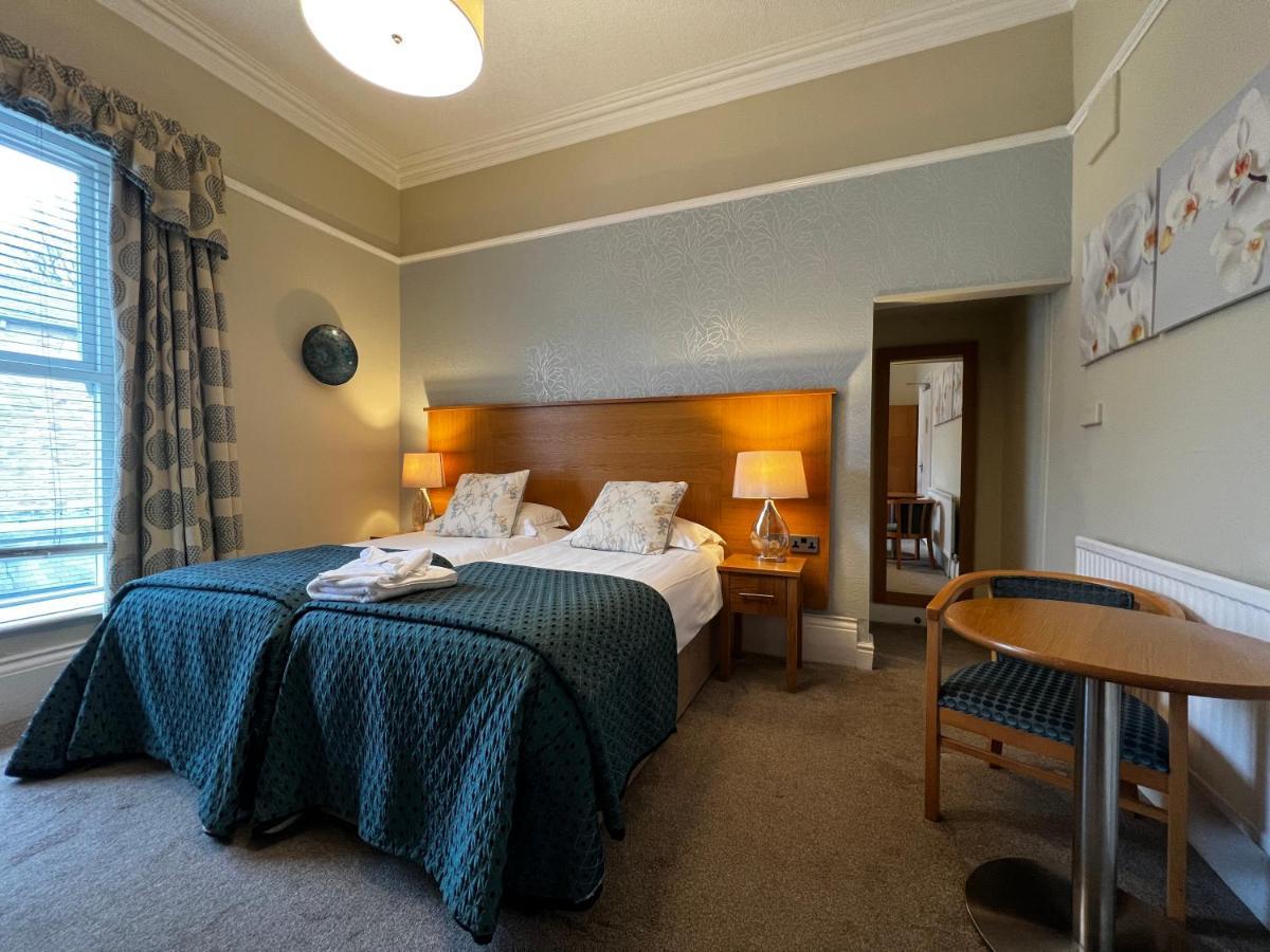 Herriots Hotel Скиптън Екстериор снимка