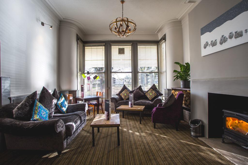 Herriots Hotel Скиптън Екстериор снимка